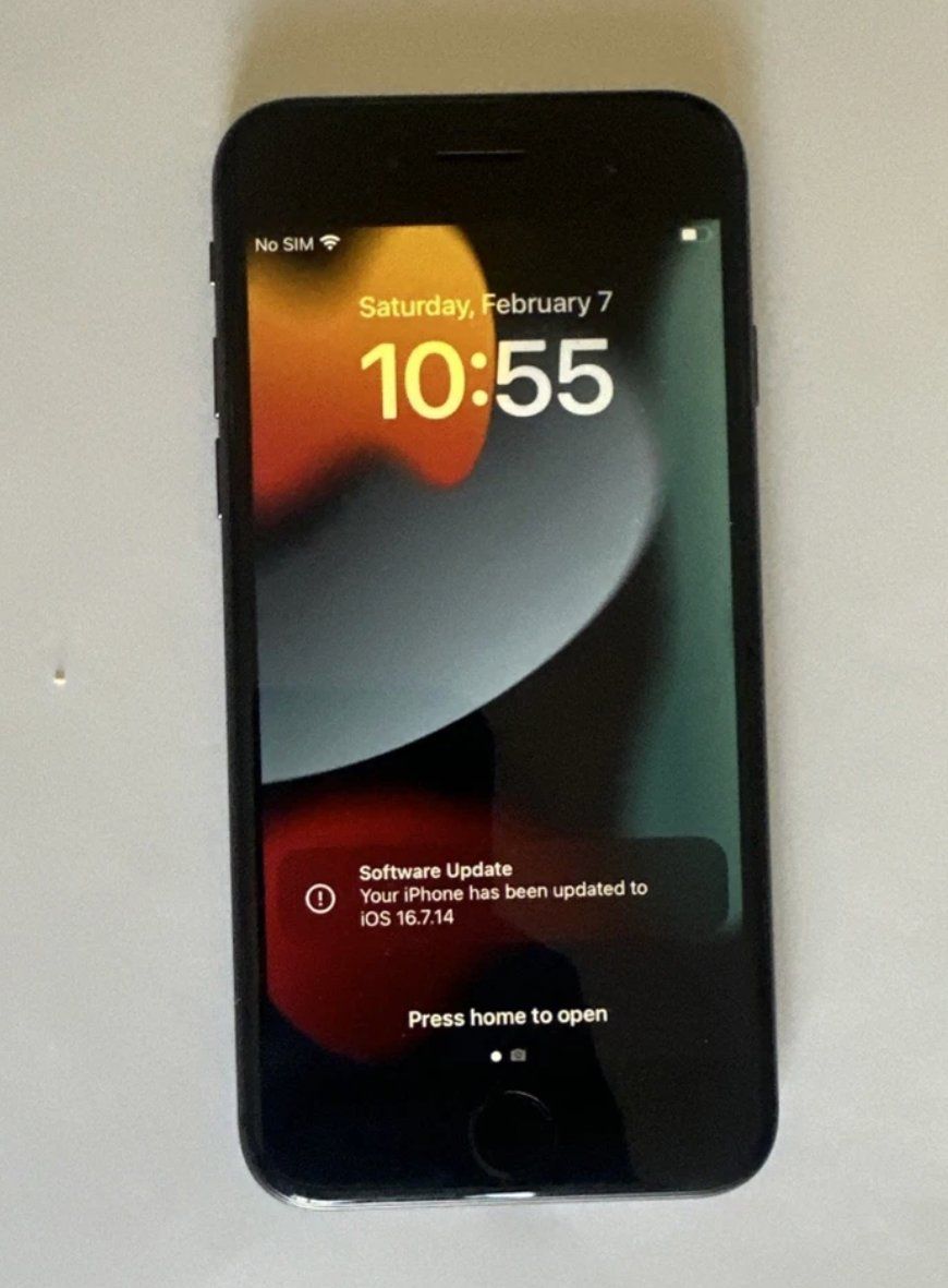 Apple Telefoni cellulari / Smartphones: Iphone 8 (64GB) Akku 100% – Usato da Luzern venduto da Waince786 1