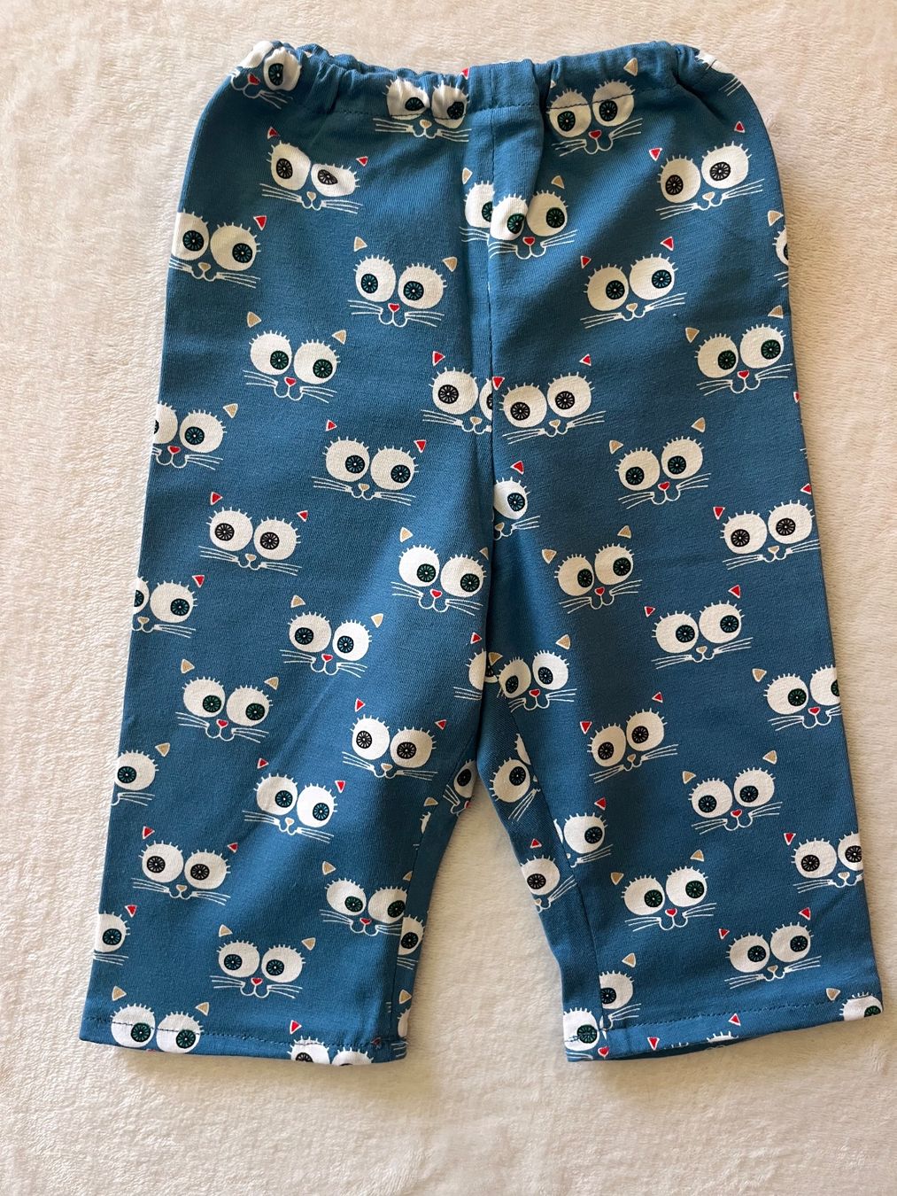 Pantaloni: 1 Kinderhose selbst genäht – Nuovo e nell'imballaggio originale da Büsserach venduto da bor_s88m