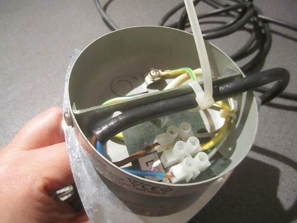 Lampade: Leuchte dreieckig/silbrig,   Leuchtm. – Usato da Zürich venduto da Motzkuh 1