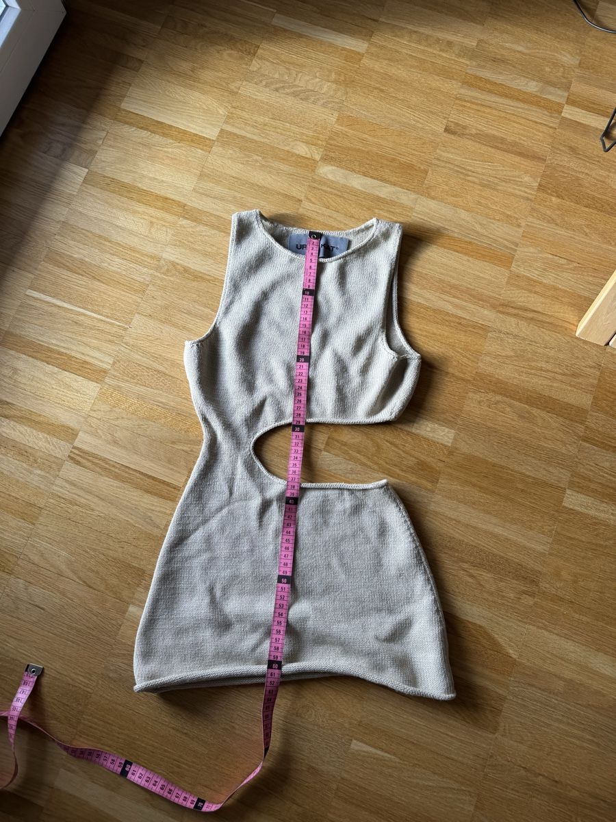 Top: Urtekat cut out knit top/dress – Usato da Fribourg venduto da mariedw 1