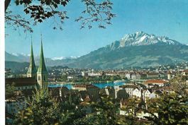 Luzern mit Pilatus, Blick über die Stadt, Hofkirche