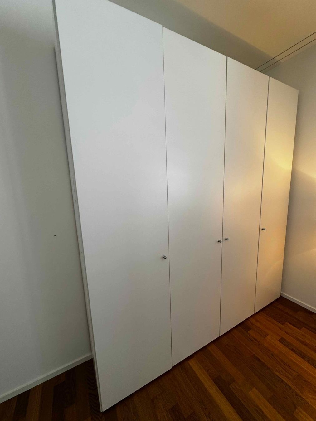 Interio Schränke: Kleiderschrank - Milo - Interio - Edelweiss - 2mx2.2mx0.4m – Gebraucht aus Zürich von hemis 2