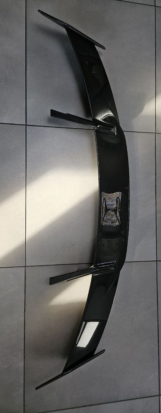 BMW Tutti pezzi di ricambio auto: Spoiler BMW M3 Evolution carbone – Difettoso da Châtel-St-Denis venduto da ameireles1973 2