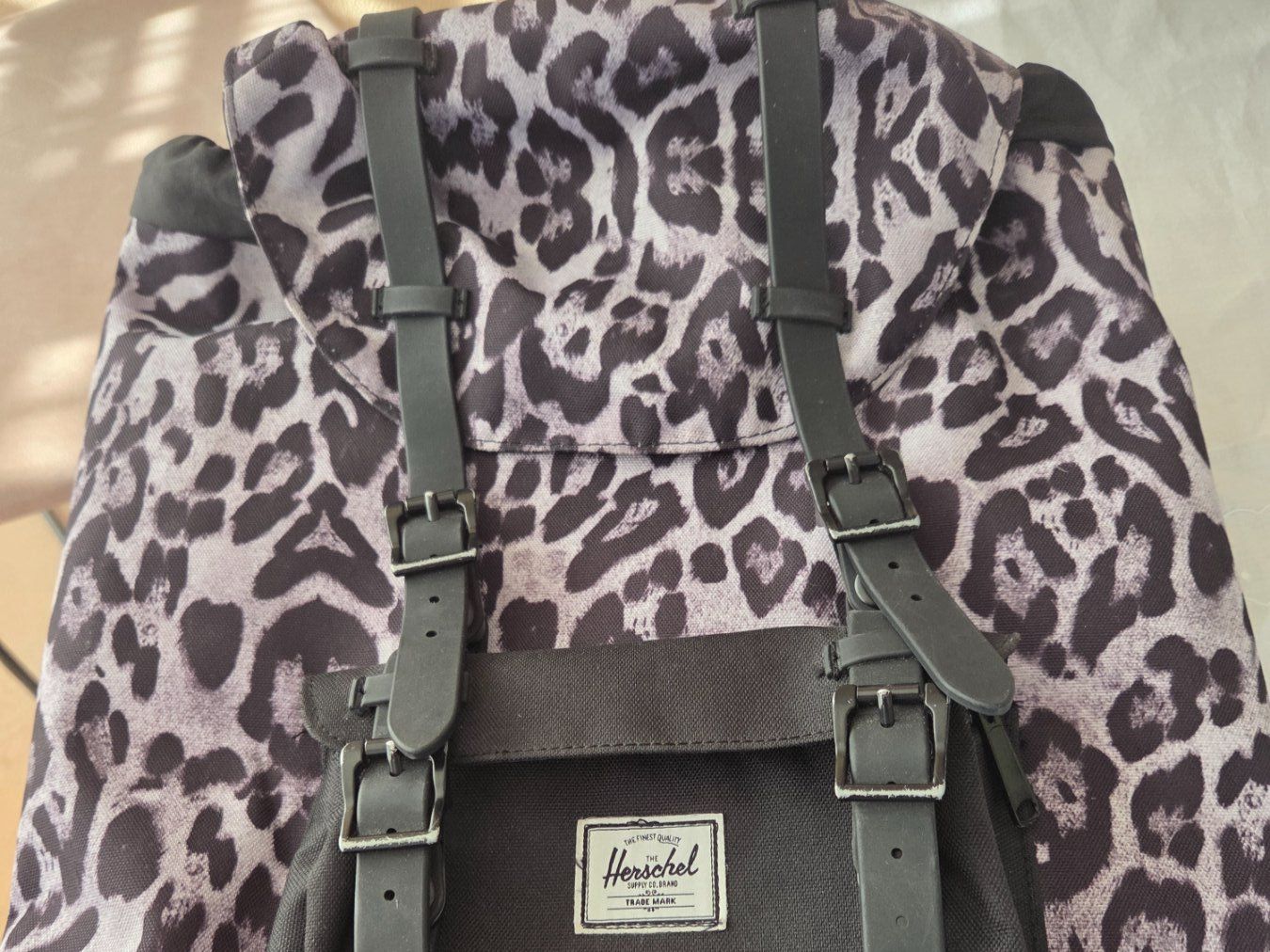 Zaini: Herschel Rucksack, neuwertig, Leoprint - ein Hingucker! – Nuovo (secondo la descrizione) da Chur venduto da Babell 1