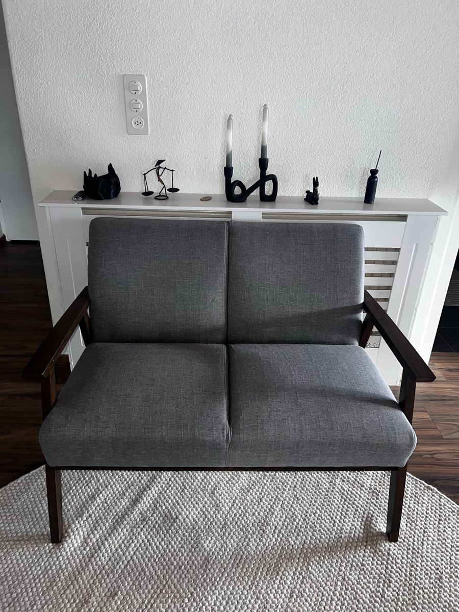 Beliani Sofas: 2er Sofa Grau/Holz – Gebraucht aus Jenins von apfelapfel123
