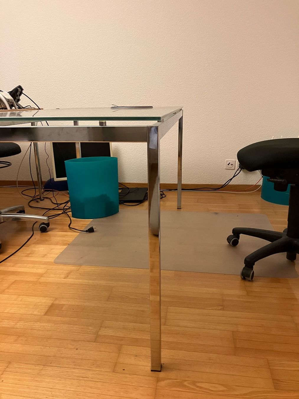 Scrivanie: Moderner Glastisch mit Chromgestell, Top Zustand! – Usato da Bonstetten venduto da Luganesi2 2