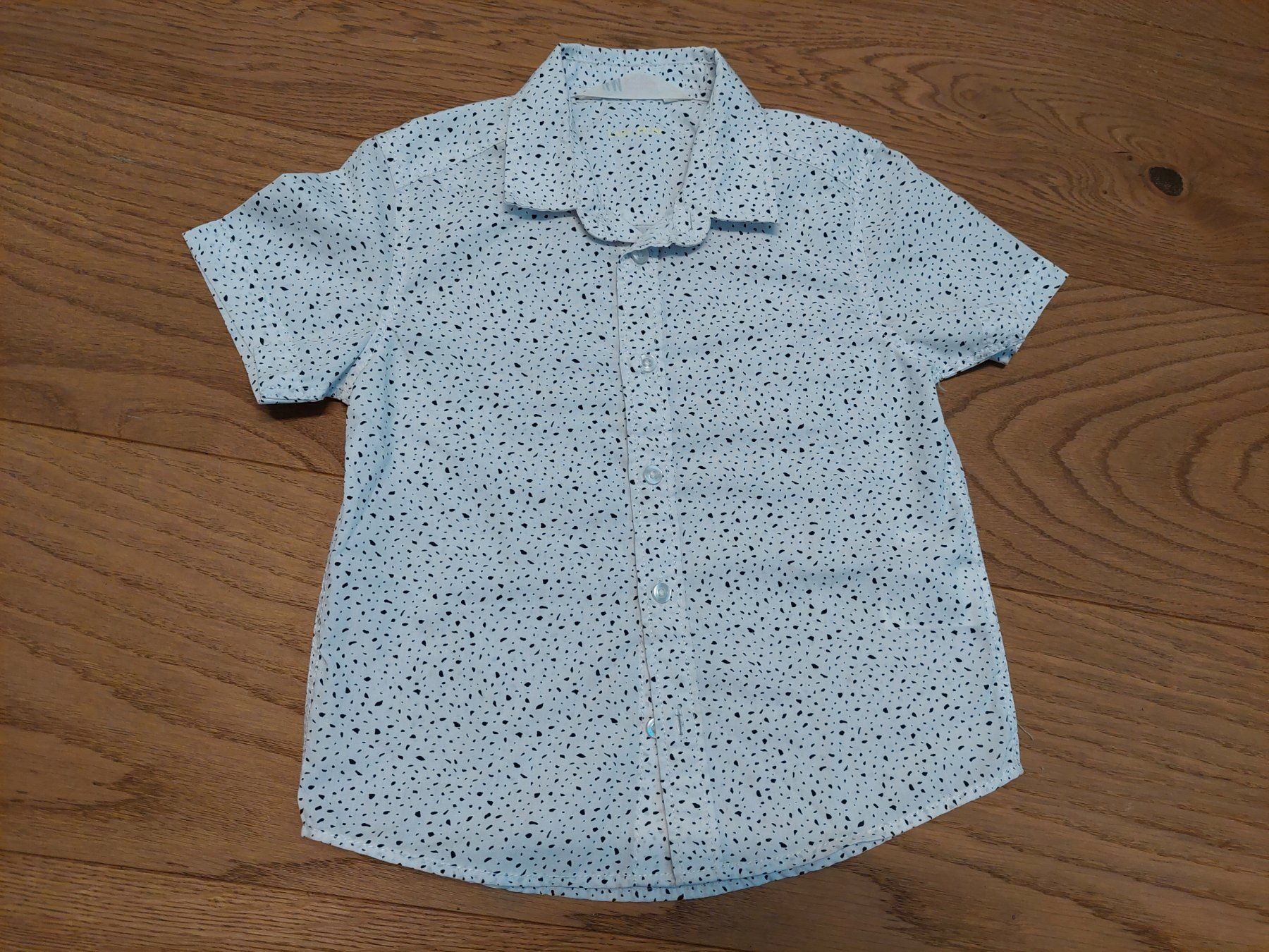 H&M Camicie, T-shirt & Polo: Hemd Sommer / Kurzarmhemd Gr. 98/104 – Usato da Mels venduto da Aloha86