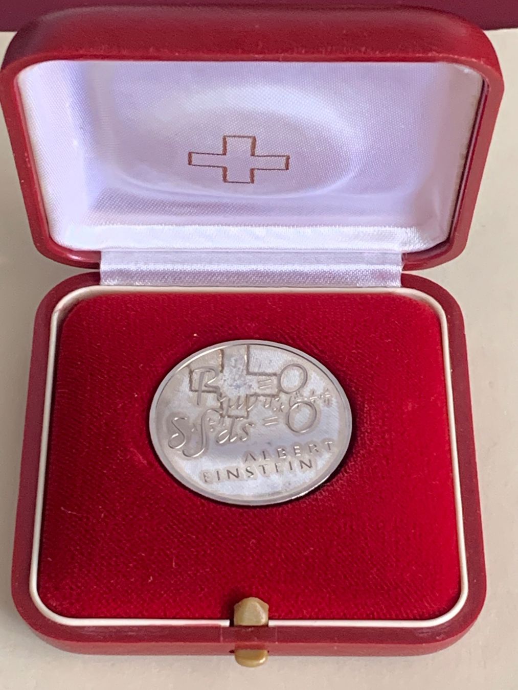 Tutti le monete: 5 Francs 1979 - A. EINSTEIN "Formel" - Polierte Platte / FB – Nuovo e nell'imballaggio originale da LE LIGNON venduto da Katanaion