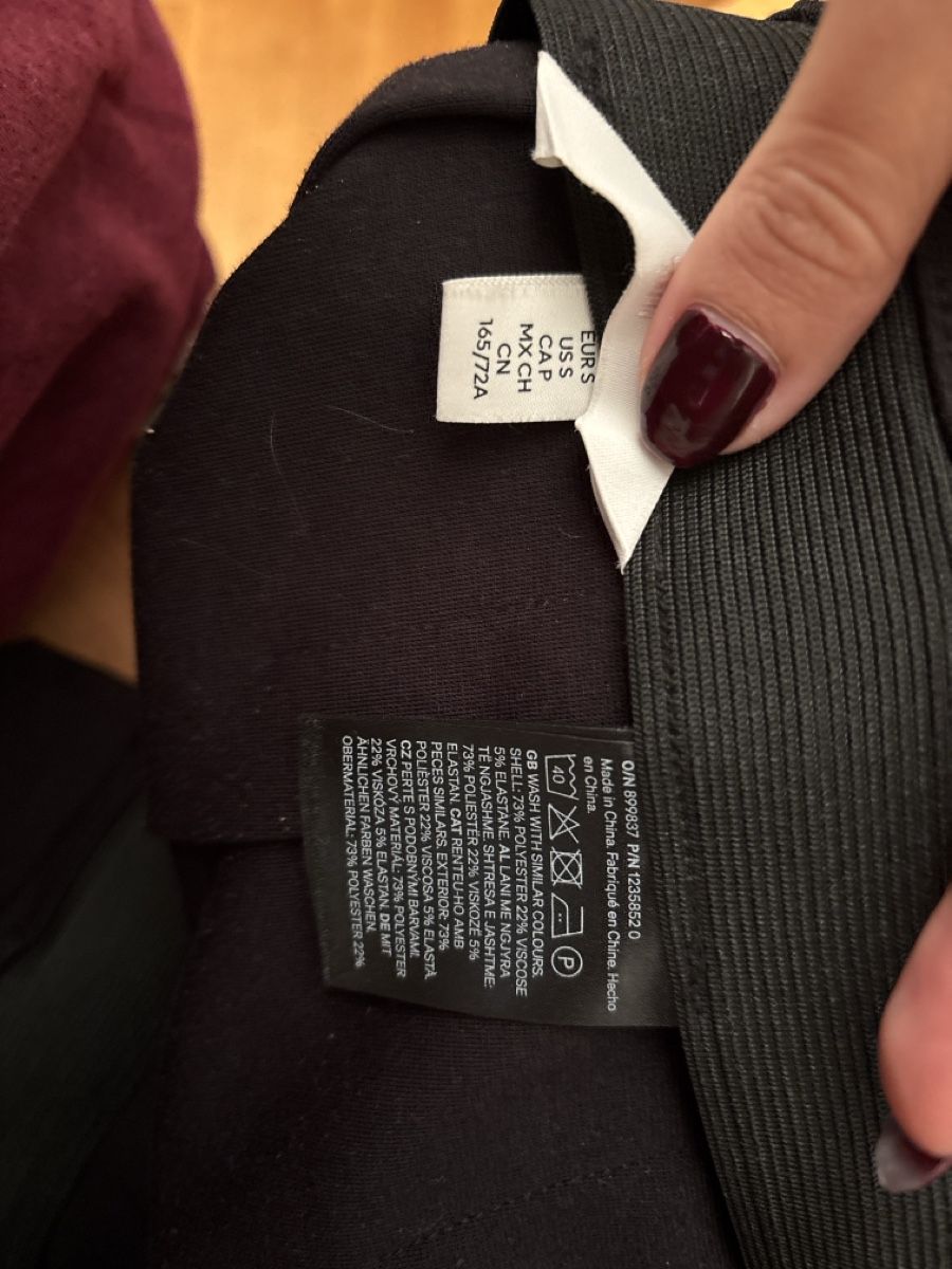 H&M Röcke: Schwarzer Faltenrock – Gebraucht aus Luzern von kat_dx52 1