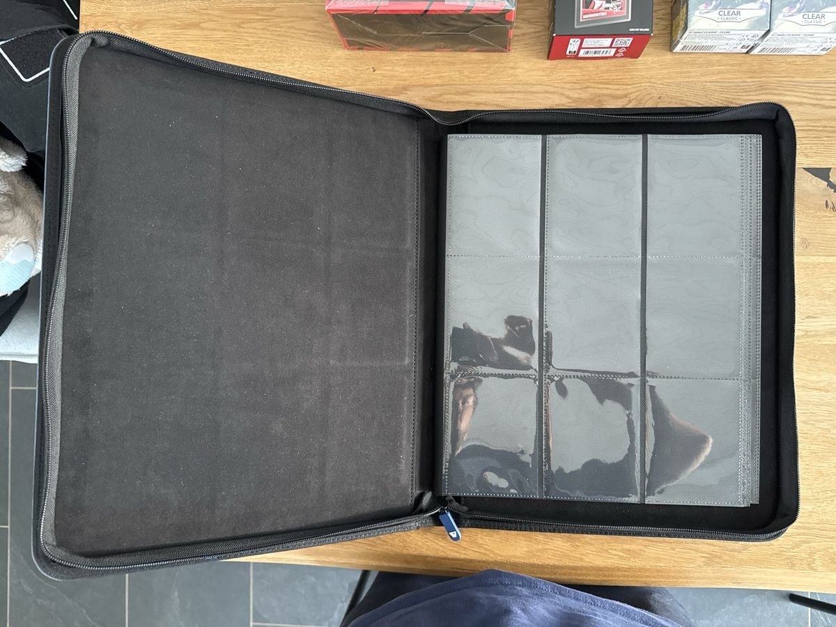 Pokémon Raccoglitori: Gemloader Toploader Binder und Zubehör – Nuovo (secondo la descrizione) da Ichertswil venduto da EldenLord 3