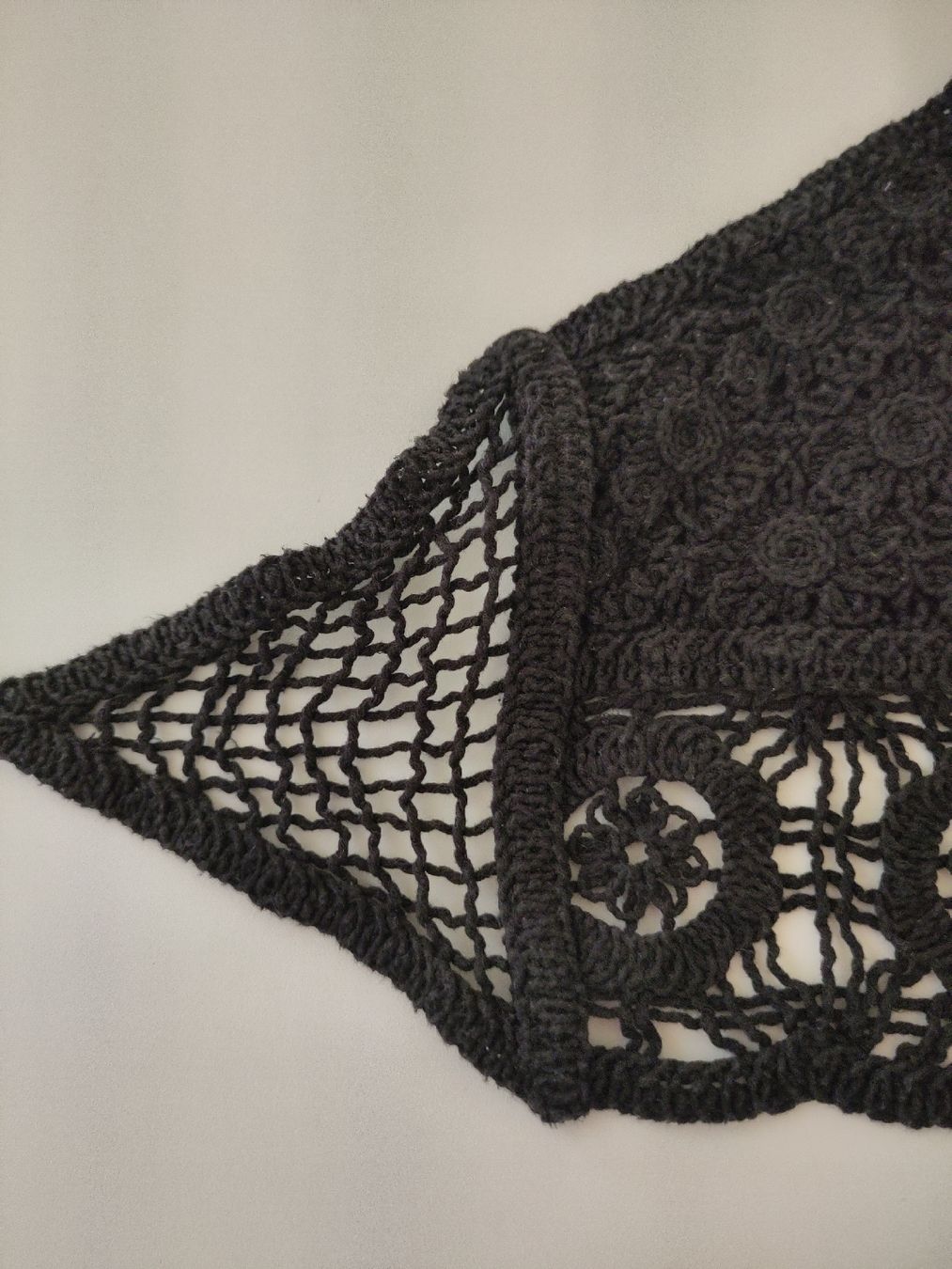 Top: Crochet Top schwarz  – Usato da Dübendorf venduto da Cocochala8 4