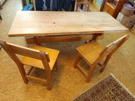 Holztisch massiv mit zwei Stühlen, Landhausstil (S1)