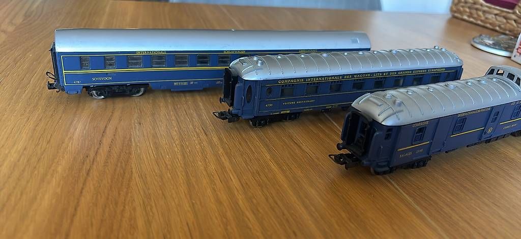 Lima Modelleisenbahnen: Lot de wagons de la marque lima – Gebraucht aus Orbe von car_8grw 1