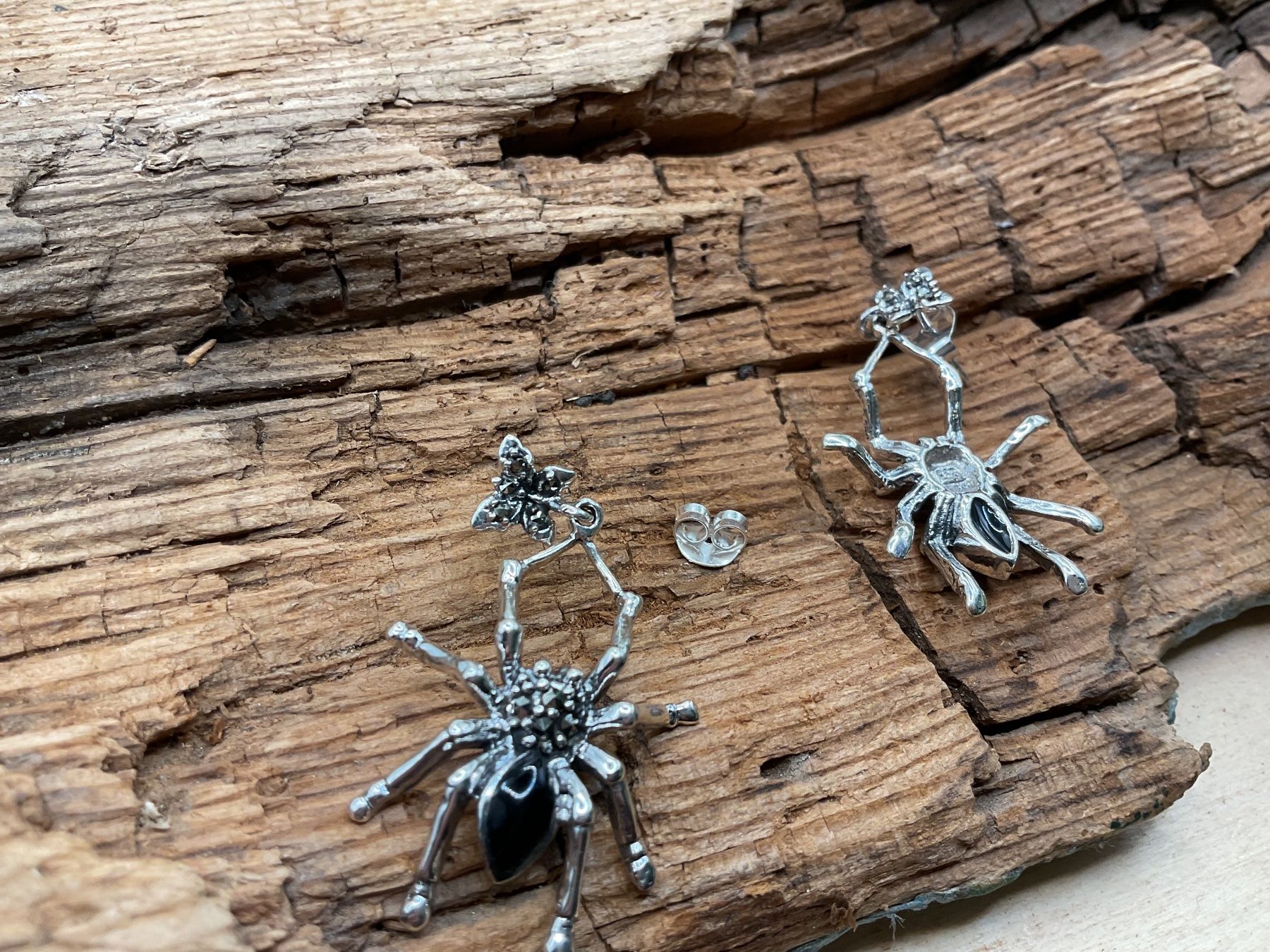 Orecchini pendenti & Orecchini a lobo: Spinnen Ohrstecker aus SS mit Markasiten – Nuovo (secondo la descrizione) da Luzern venduto da S.Kern01 2