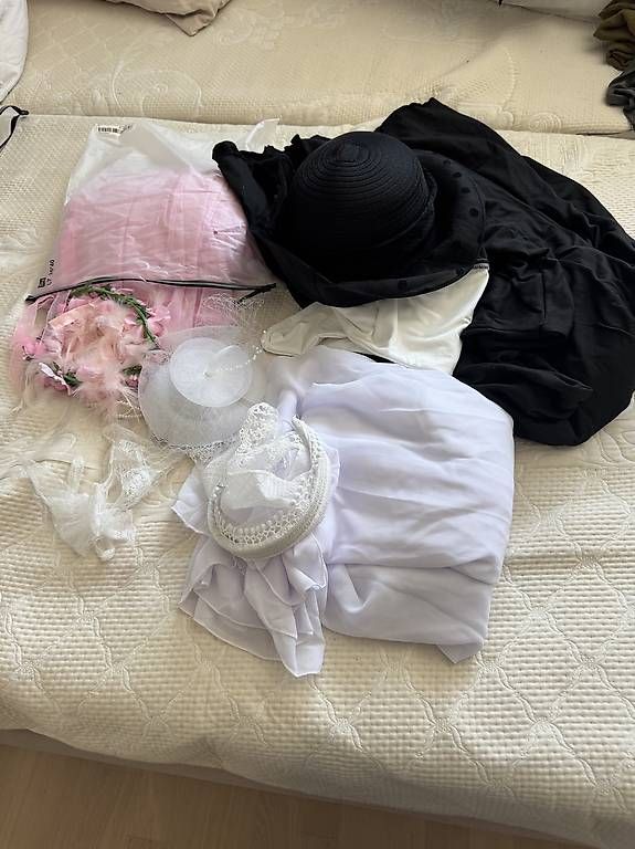 Foto & Immagini: Vêtements pour photos  – Usato da Chavannes-Renens venduto da lei_8mvy 2