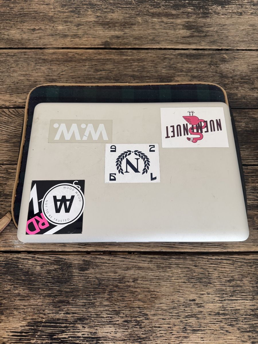 Apple Notebook: Apple MacBook Pro13 late 2011 – Usato da Zürich venduto da Lilaine05 2