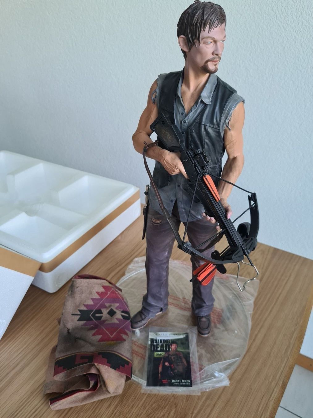 Gentle Giant Statuette: The Walking Dead Daryl Dixon 1/4 Limité – Nuovo e nell'imballaggio originale da Broc venduto da jcr_5cqy