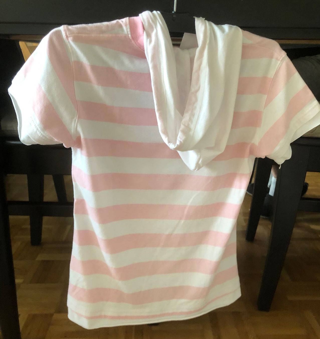Camicette, T-shirt & Top: Mädchen Kapuzen S-Hirt, Gr. 128 – Usato da Adliswil venduto da Myxin 1