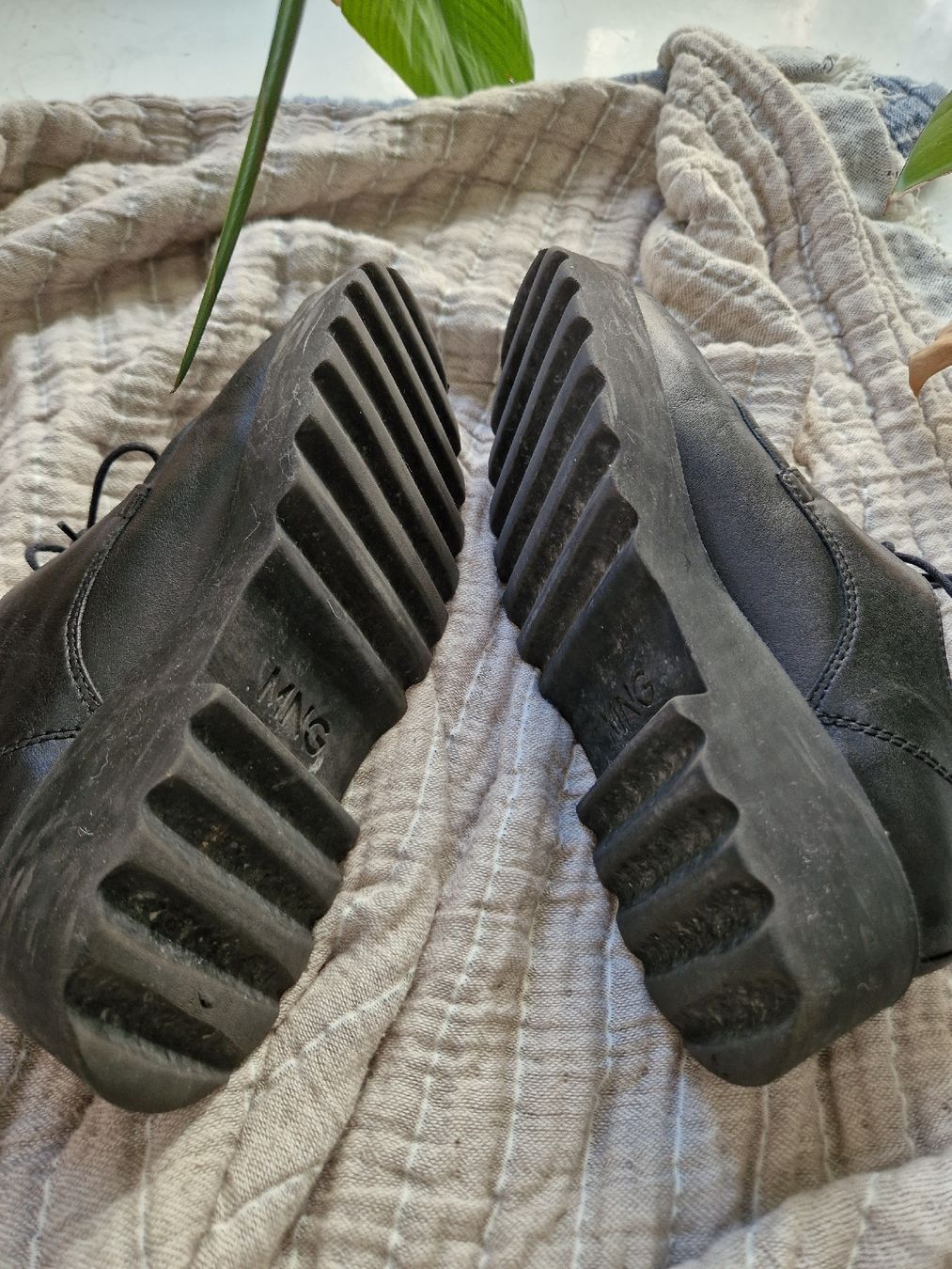 Mango Scarpe da donna: Schwarze Leder Loafers – Usato da Lachen SZ venduto da janapolar 4