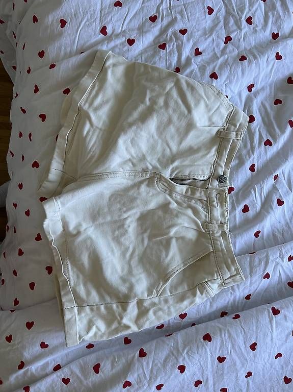 Hosen: CARGO-SHORTS AUS BAUMWOLLE IN CREME – Gebraucht aus Zürich von cla_l2t2 1
