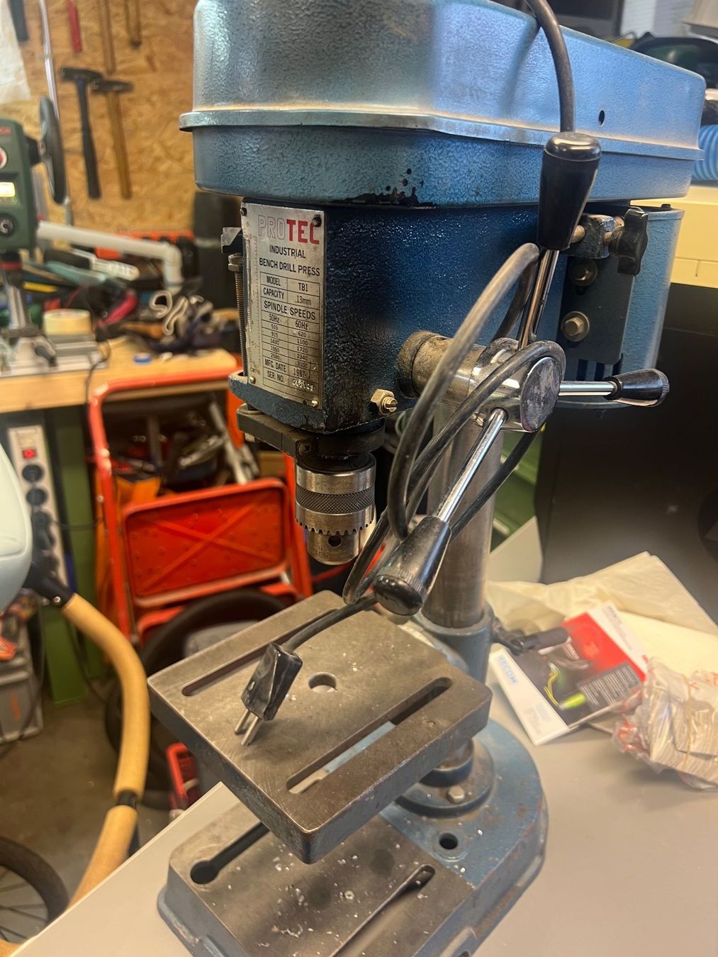 Bohrmaschinen: Tischbohrmaschine – Gebraucht aus Arlesheim von Compi4144