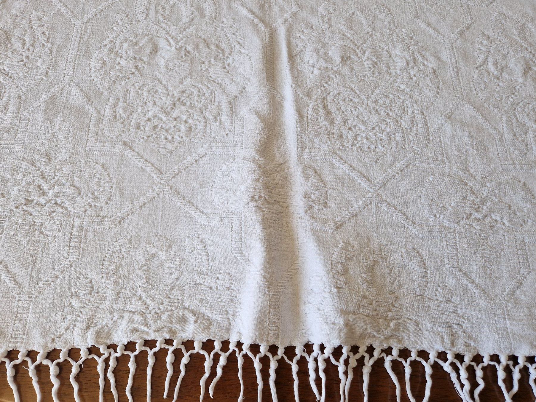 Altra biancheria da tavola: Weisse  Tischdecke mit Fransen 140x160cm – Usato da Bern venduto da Antikbatik 2