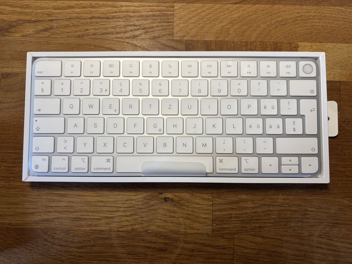 Apple Tastiere: Apple Magic Keyboard mit Touch ID – Nuovo (secondo la descrizione) da Wil ZH venduto da chiaraaa0129 1