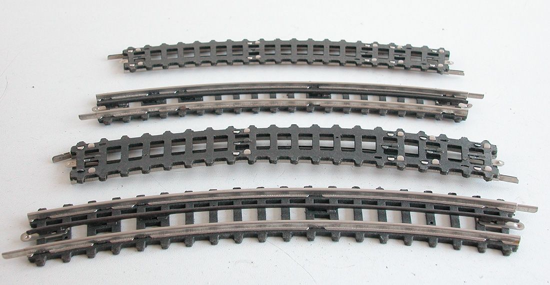 Trix Modellini di ferrovie: Trix Express 30 Gleisstücke gebogen Spur H0 – Usato da Oberwil BL venduto da Klang 1