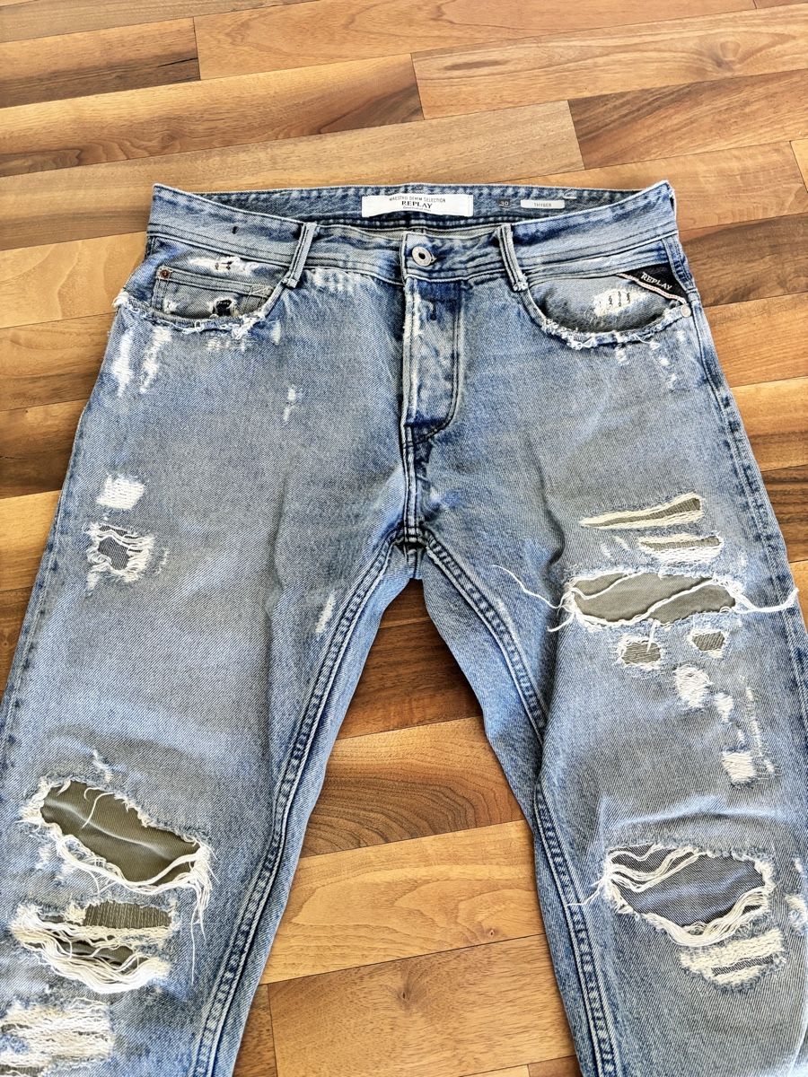 Replay Jeans: Replay Jeans, THYBER, Gr.30, hellblau, modisch destroyed – Usato da Embrach venduto da Roniiii 1