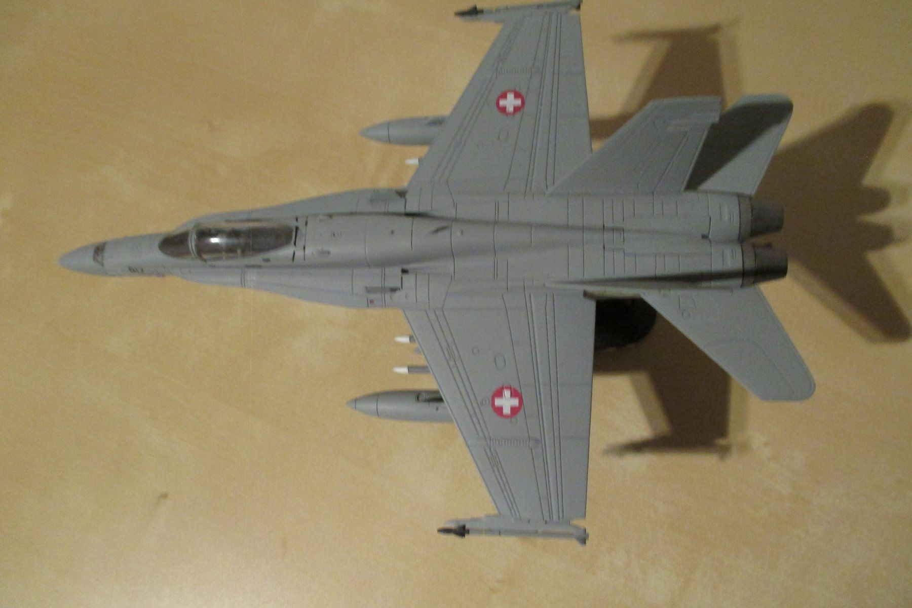McDonnell Douglas Kits de montage: Schweizer Luftwaffe Mc Donnell Douglas "F/A-18" – Neuf (Voir description) à Lützelflüh-Goldb par wli_9wqr 3