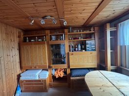 Wohnwand aus Holz mit Schrankelementen gebraucht