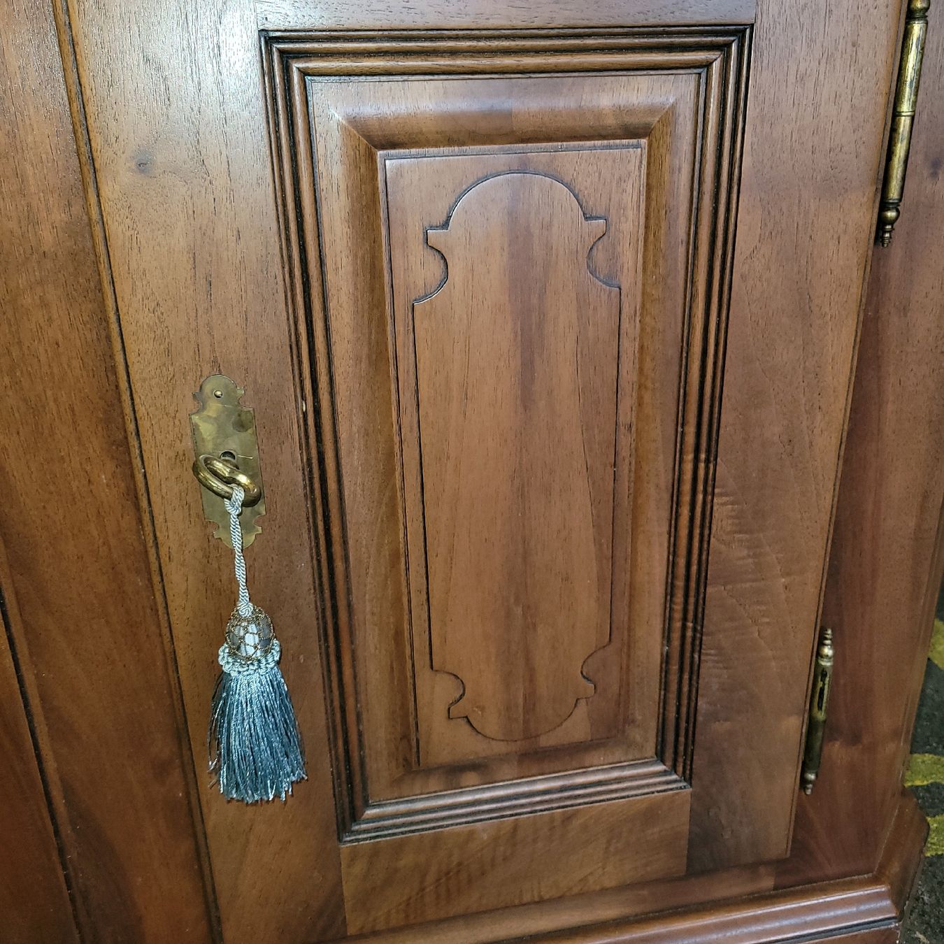 Cassettiere: antikes sideboard möbelschrank nussbaum – Usato da Reichenburg venduto da AK_78 3