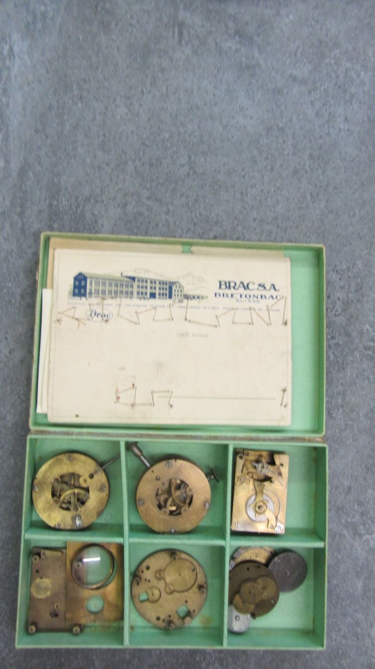 Uhren: BRAC SA, Breitenbach, Antike museale Box mit Uhrenteilen – Gebraucht aus Hölstein von federhaus