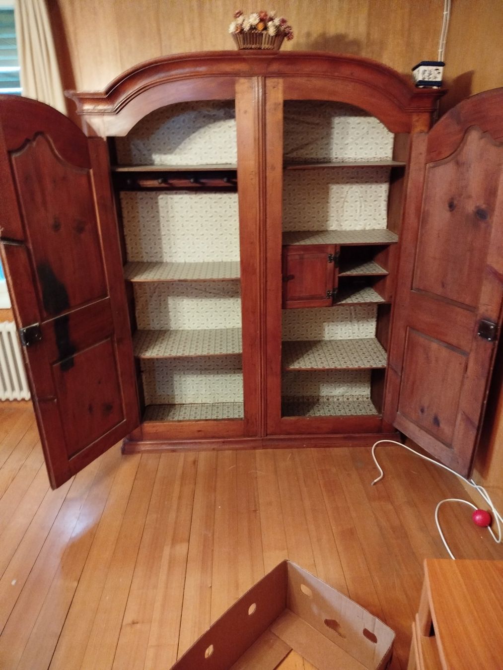 Armadi: Antiker Schrank – Usato da Düdingen venduto da Ares61 1