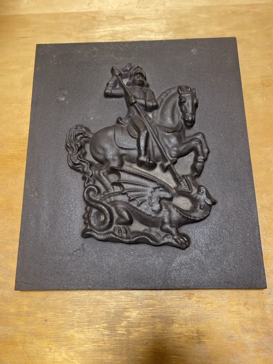 Sculture & Statue: Plaque St-Georges / dragon en fonte – Usato da Corcelles NE venduto da Avossouhaits
