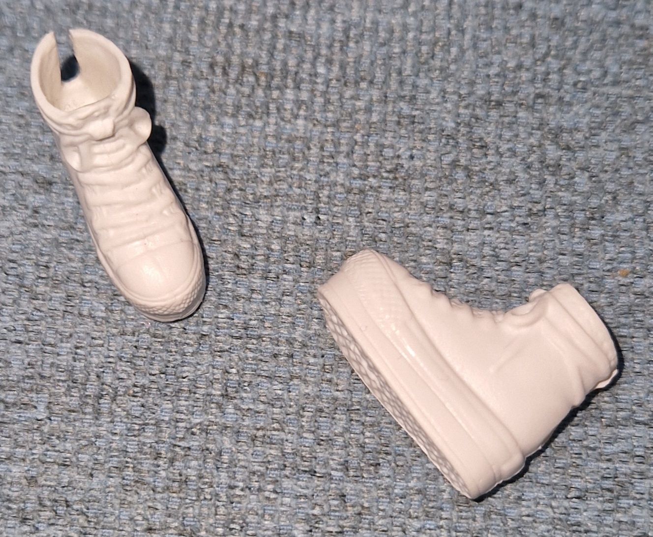 Poupées: chaussures pour Barbie  – D'occasion à Couvet par Pioune