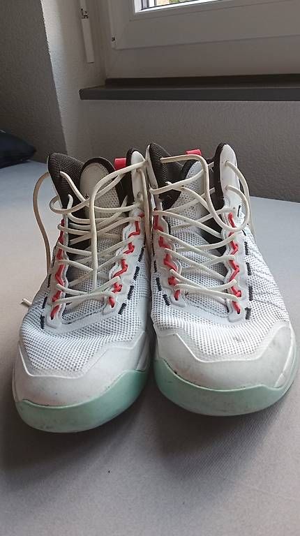 Decathlon Scarpe da uomo: Chaussure de basket decathlon taille 45 – Usato da Martigny venduto da ale_5gzg 1
