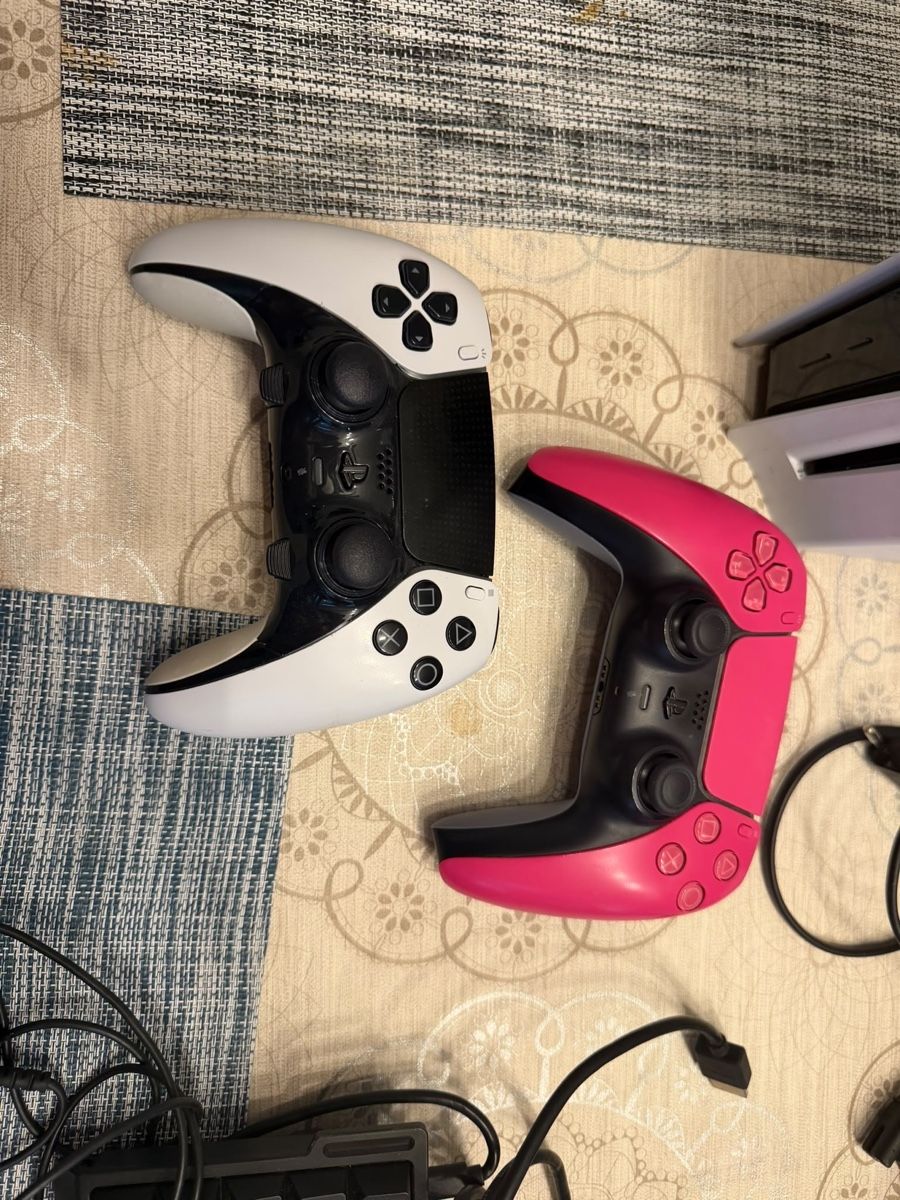 Sony Console: Playstation 5 mit Zubehöre – Usato da Rorschach venduto da ade_2yz9 4