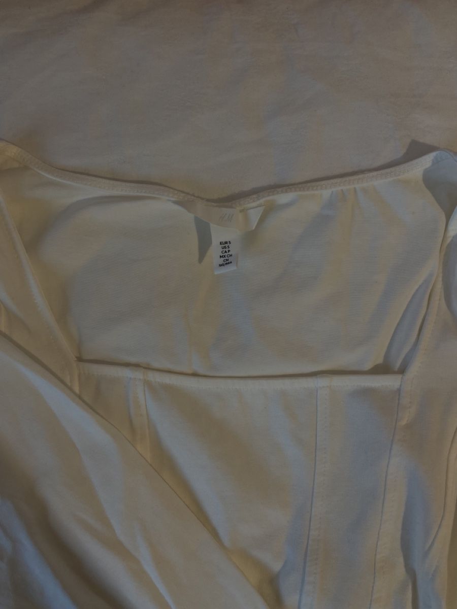 H&M Top: Body blanc cassé h&m – Nuovo (secondo la descrizione) da Chêne-Bougeries venduto da sor_9rzp 1