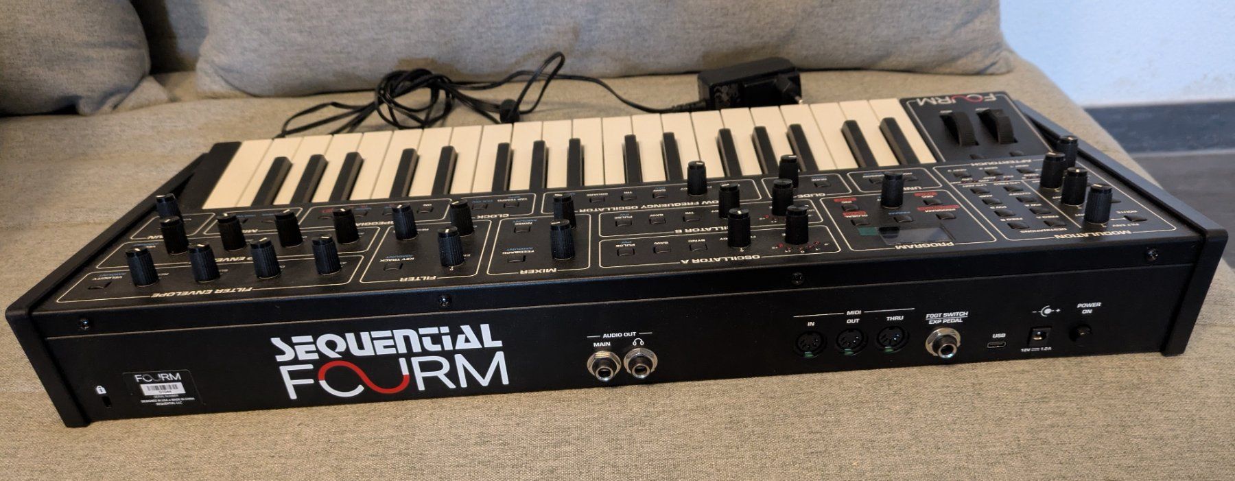 Sequential Strumenti musicali: Sequential Fourm 4 Voice Polyphonic Analog Synth – Usato da Le Brassus venduto da xew 1