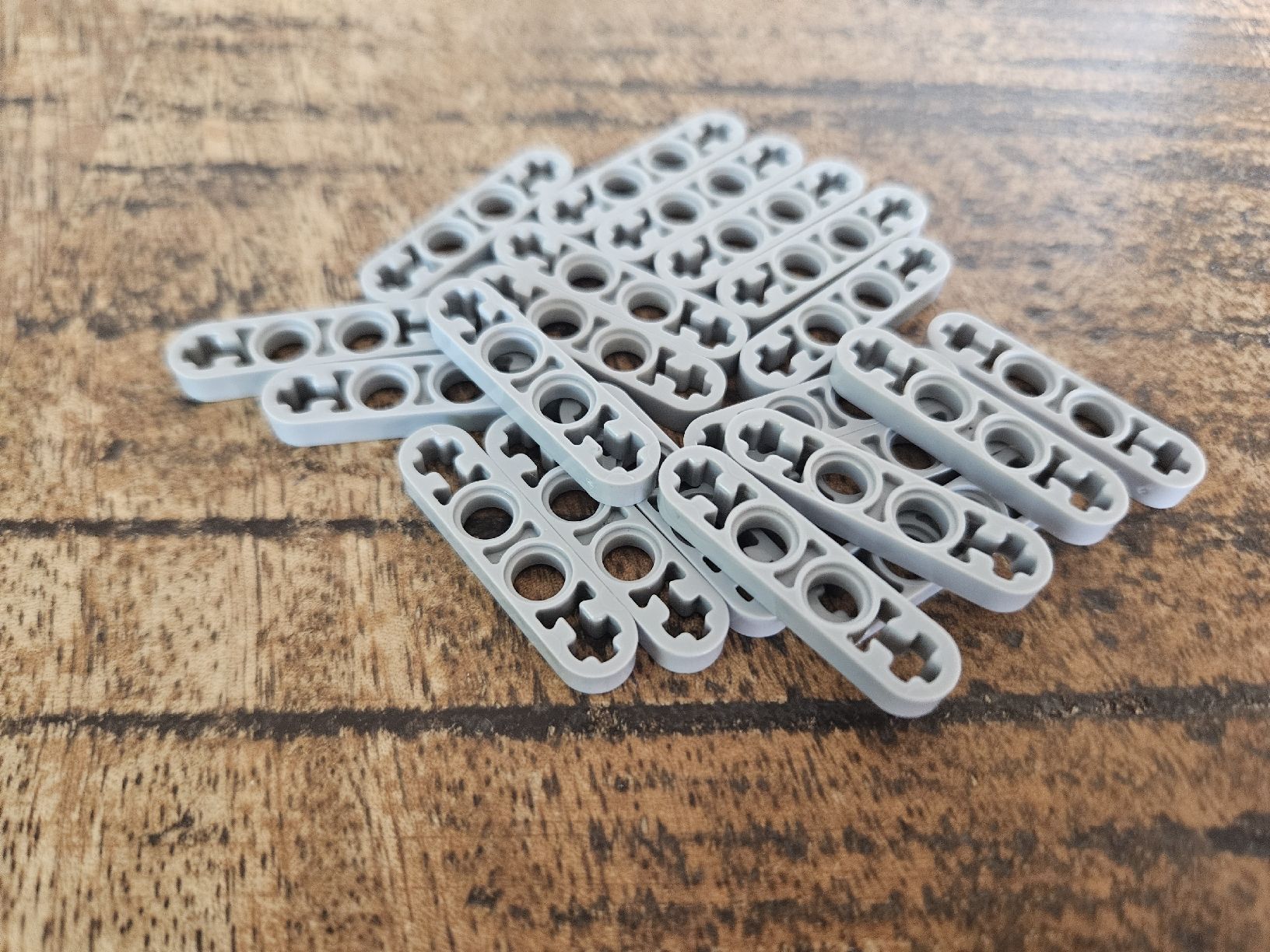 Lego Baukästen: lego 32449 lot de 20 pièces Light Bluish Gray Technic, – Gebraucht aus Confignon von Ecrofigs