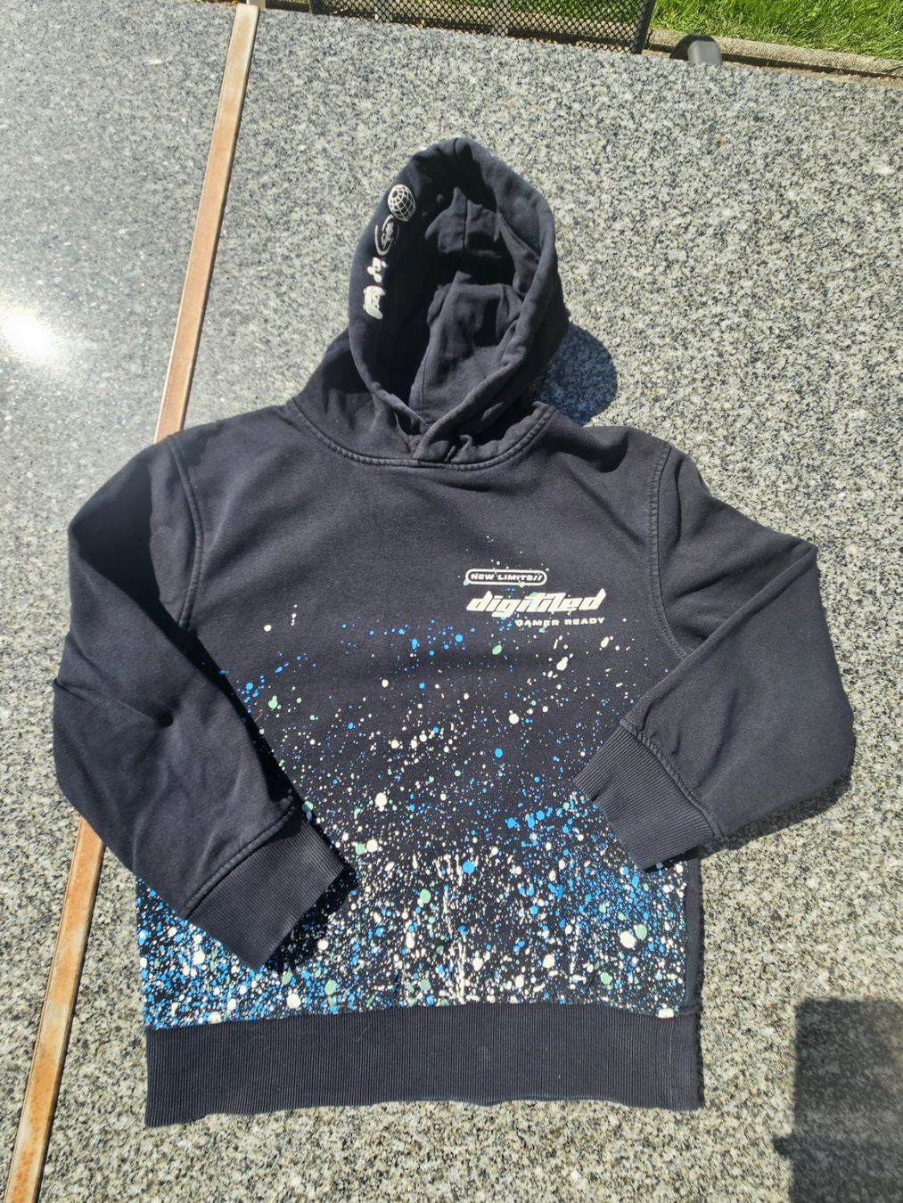 C&A Pullover & Sweatshirts: Kapuzenpullover Gamen C&A, Grösse 134 – Gebraucht aus Marthalen von Himbeersugus