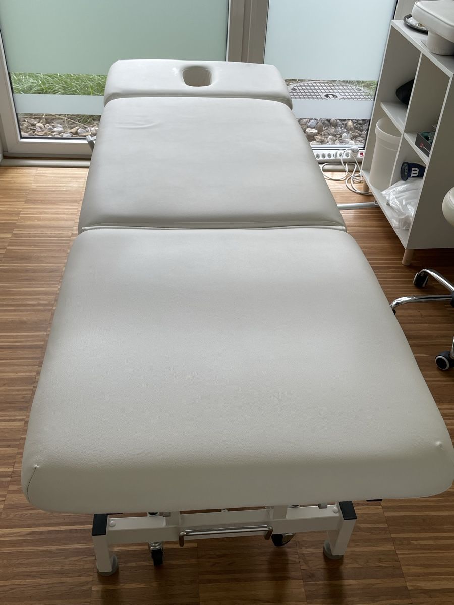 Kosmetik-& Massageliegen: Therapieliege – Neu (gemäss Beschreibung) aus Uster von ste_779m 1