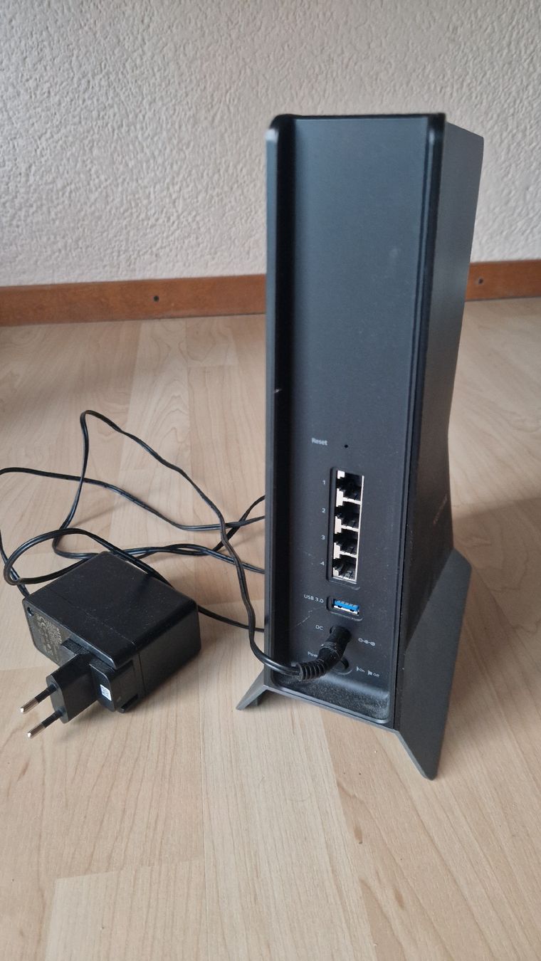 Netgear WiFi: NETGEAR Nighthawk AX8 AX6000 Mesh Extender EAX80 – Usato da Nidau venduto da auktionspinguin 1