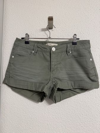 Sommerliche BCBG Generation Khaki Shorts, Grösse 25