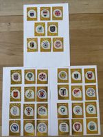 Verschiedene Goldwappen der FIFA-WM-Panini-Serie