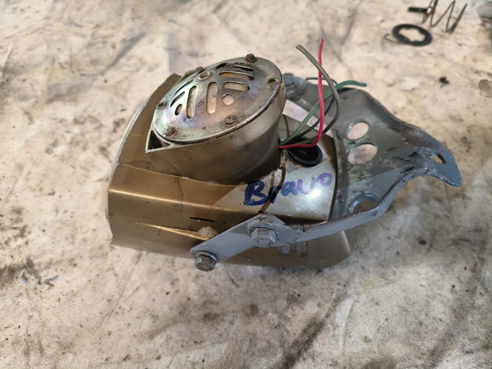 Piaggio Parti ricambio per ciclomotori: Antik Piaggio Lampe mit Horn – Usato da Fulenbach venduto da Elektronik 2