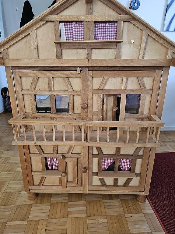 Case e mobili per bambole: Wunderschönes, handgefertigtes Puppenhaus – Usato da Seuzach venduto da Lazaro07