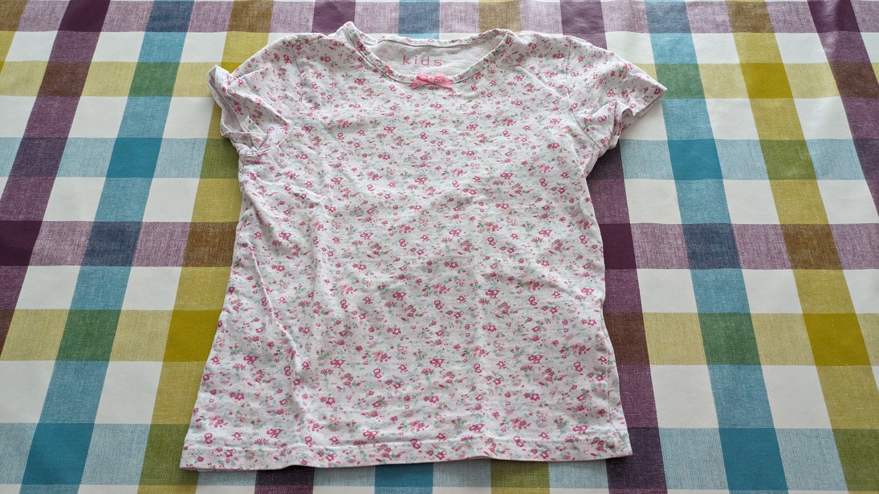 Adidas Hemden, Tops & T-Shirts: Süsses T-Shirt mit Blumenmuster - 104 – Gebraucht aus Staufen von Fleby84