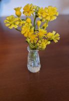 Hübsche Blumen mit Vase für Puppenhaus/Puppenstube